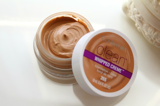 Covergirl Clean Whipped Creme Foundation Soft Honey 355